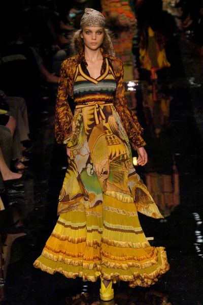 Look 50
